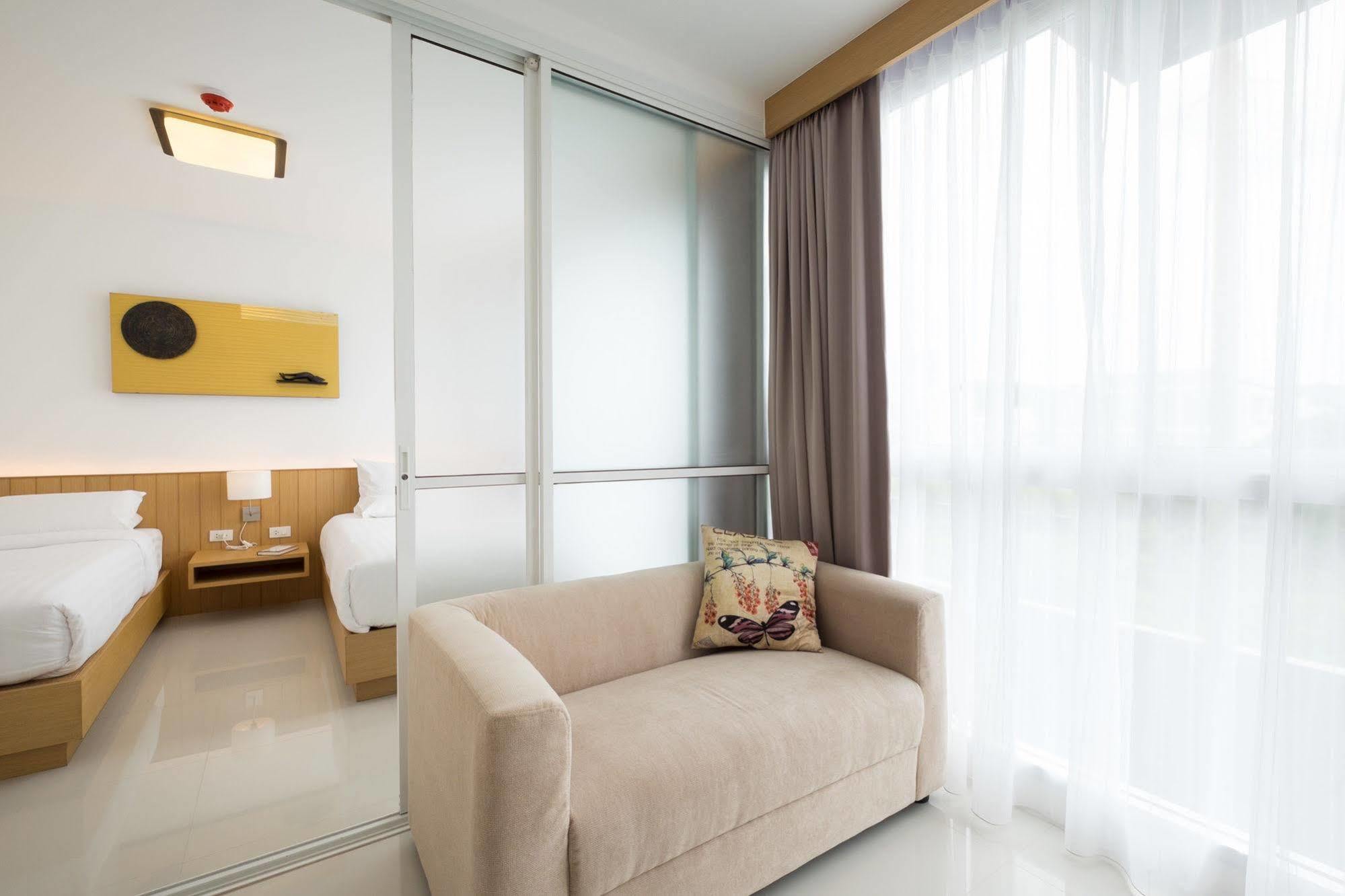 Modern Thai Suites Phuket Exterior foto