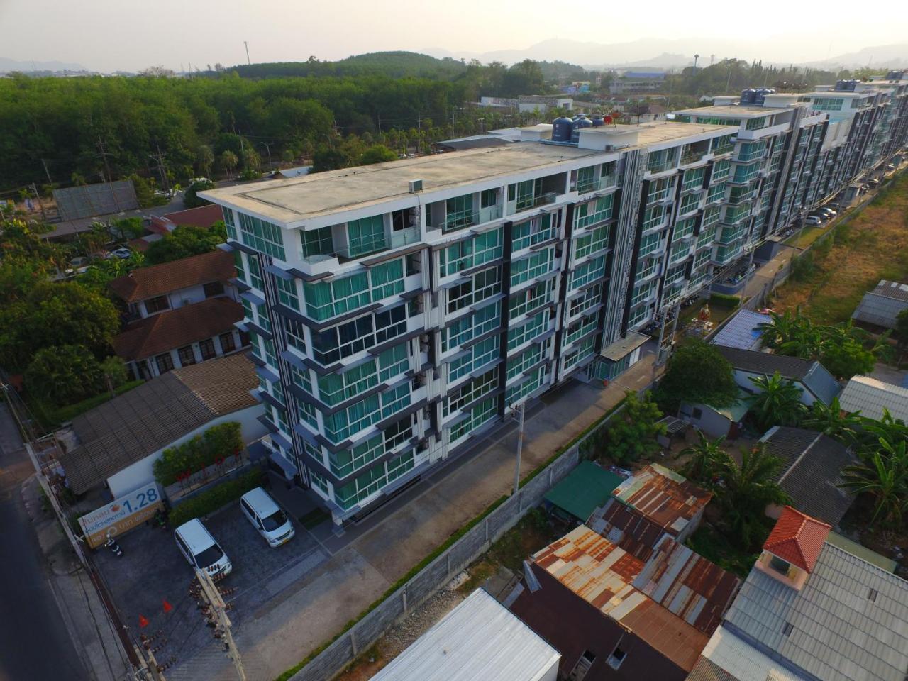 Modern Thai Suites Phuket Exterior foto